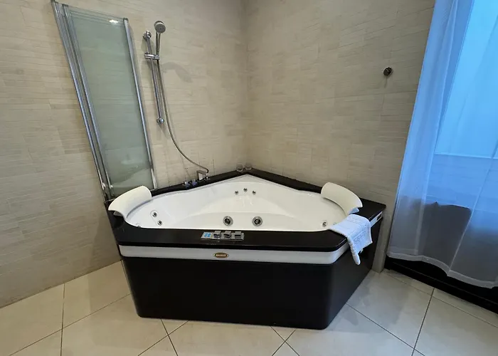 Centro E Mare - 2 Camere, Terrazza E Jacuzzi * Πεσκάρα