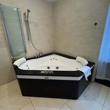 Centro E Mare - 2 Camere, Terrazza E Jacuzzi * Pescara