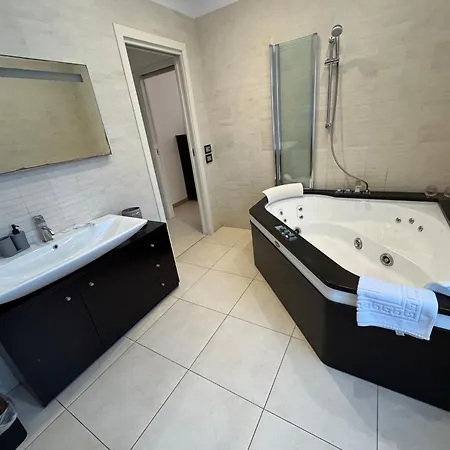 Centro E Mare - 2 Camere, Terrazza E Jacuzzi