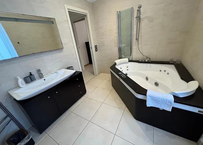 Centro E Mare - 2 Camere, Terrazza E Jacuzzi