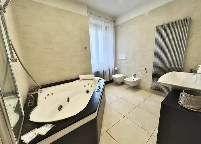 Centro E Mare - 2 Camere, Terrazza E Jacuzzi * Pescara